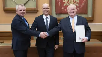 Zdjęcie: Przedstawiciele AGH i WZK Victoria S.A.
